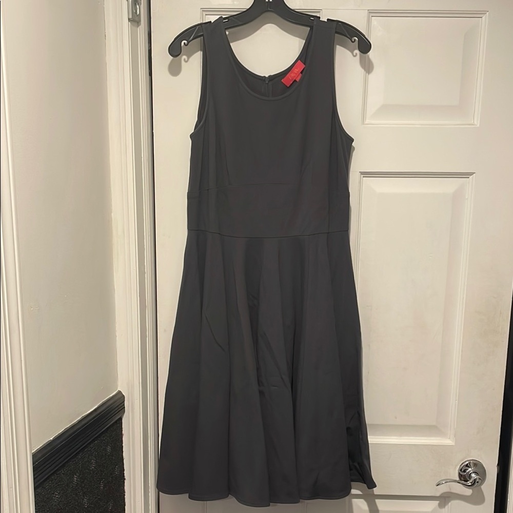 LaVia Italian designer sleeveless grey pleated dress size 46.